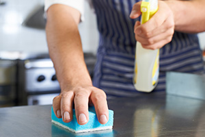 How to Avoid Health Risks in College and School Cafeterias Due to Improper Sanitizing